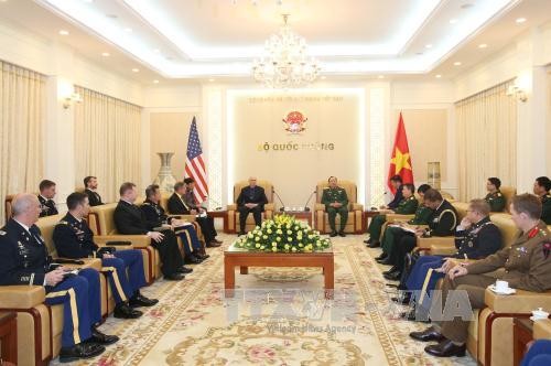 Đoàn học viên Đại học Chỉ huy Tham mưu Lục quân Hoa Kỳ thăm Việt Nam - ảnh 1